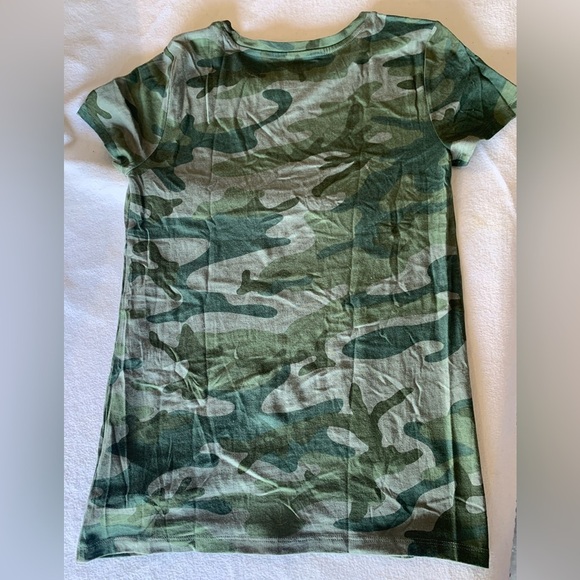 GAP “Favorite T” - Green Camo Print Size XS NEW - Picture 4 of 5